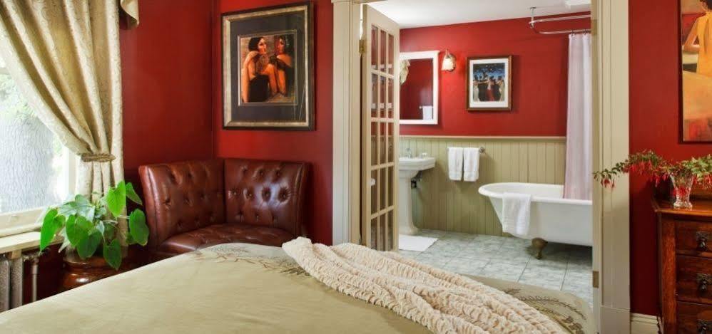 Abbeymoore Manor Bed & Breakfast Victoria