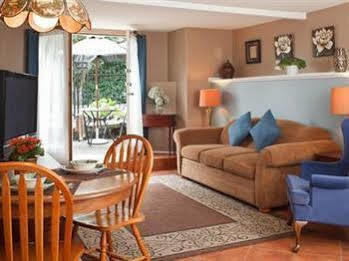 Abbeymoore Manor Bed & Breakfast Victoria