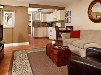Abbeymoore Manor Bed & Breakfast