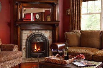 Abbeymoore Manor Bed & Breakfast Victoria